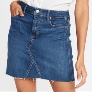 Old Navy raw-edge distressed denim skirt EUC